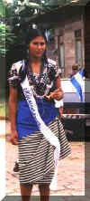 nic_dress_tipicio_at_festival.jpg (55168 bytes)