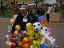 balloon-vendor-lima.jpg (39537 bytes)